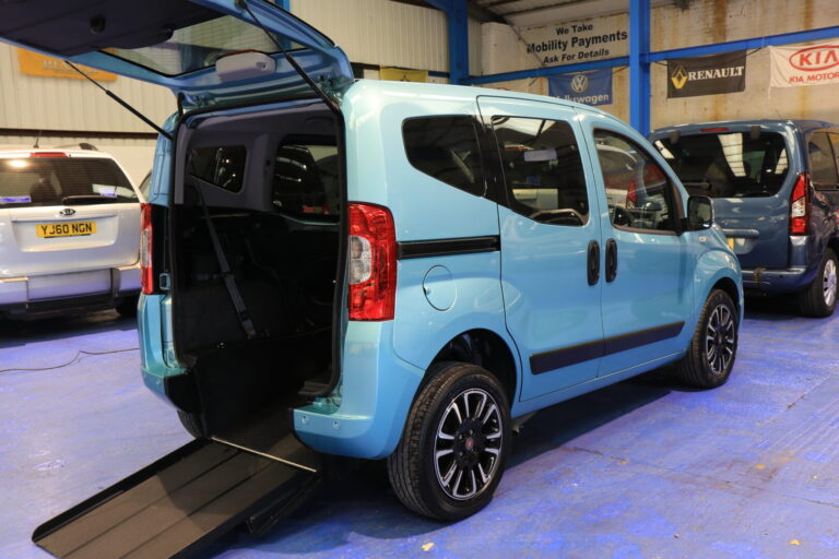 Fiat Qubo Wheelchair Passenger Upfront dy66 wlg 