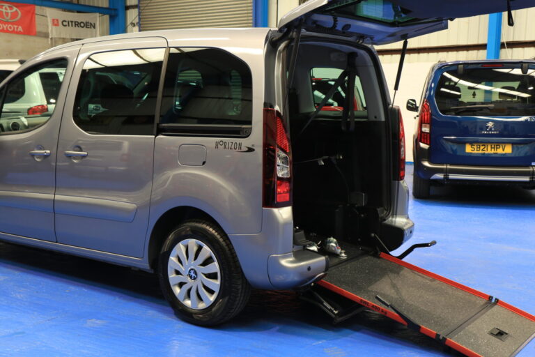 Peugeot Partner Wheelchair Accessible Vehicle sd17 obr