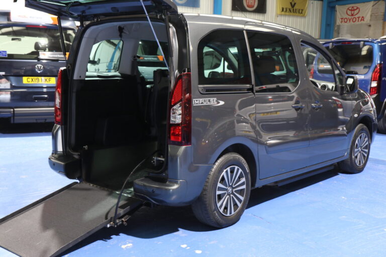 Peugeot Partner Wheelchair Passenger Upfront Sf67 cau 