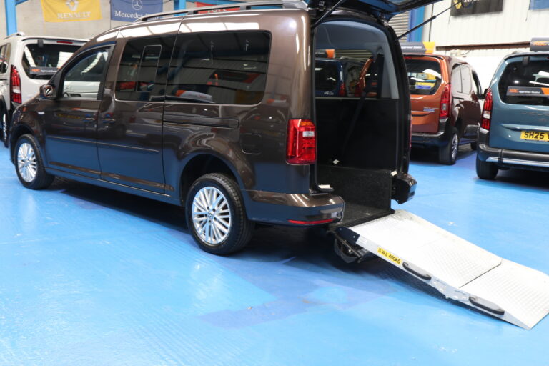 Volkswagen Caddy Maxi Wheelchair Accessible Vehicle nk68 bpo 