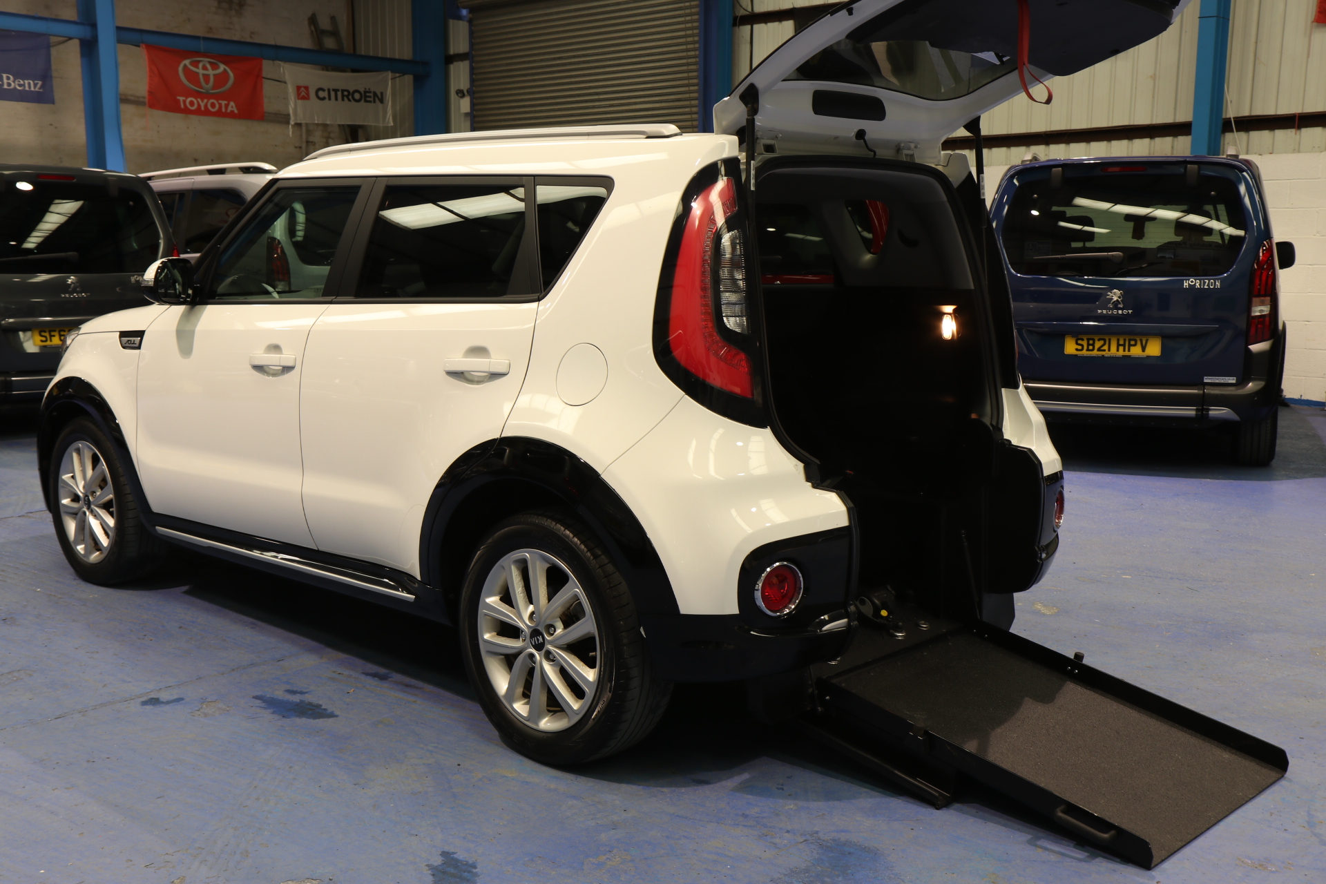 Kia Soul Wheelchair Accessible Vehicle Kr67 unh